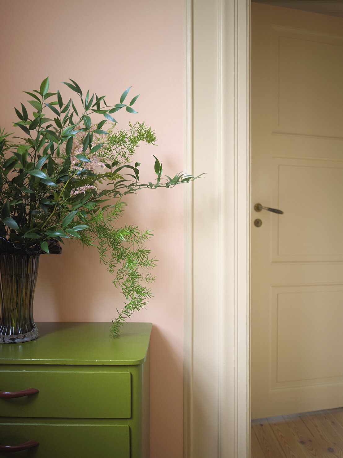 rosa grön beige färgsättning